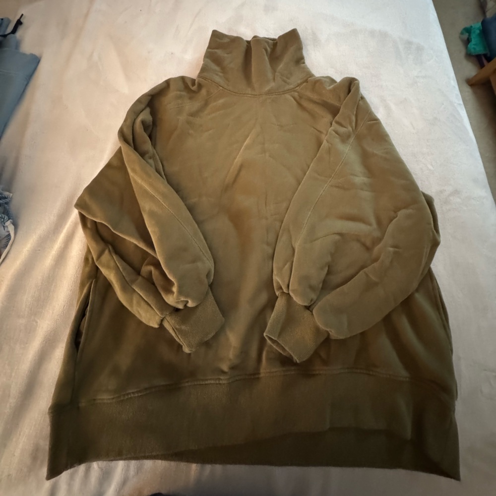 Cozy Olive Women's Oversized Mockneck sweatshirt